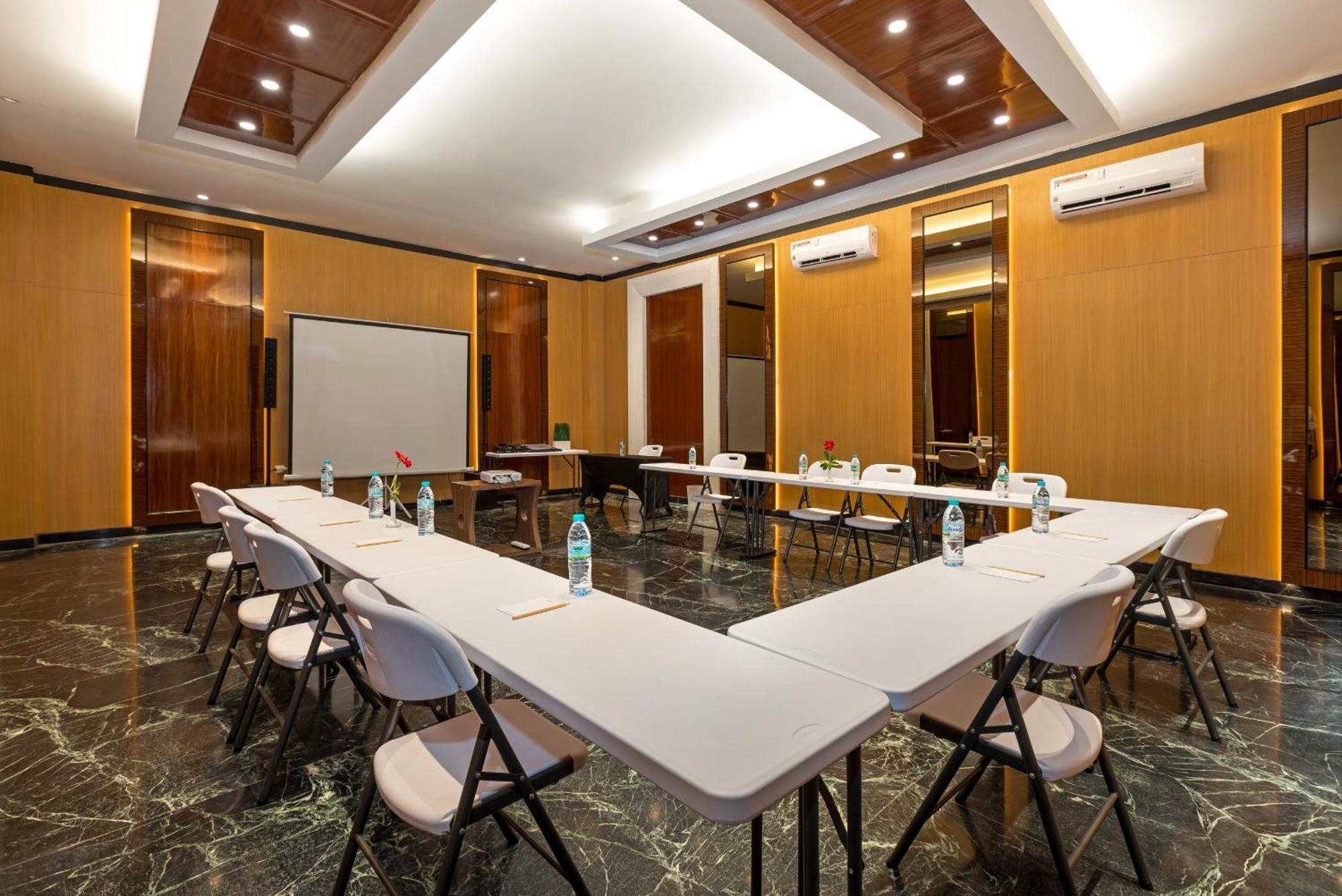 Boss Legian Hotel Powered By Archipelago Esterno foto
